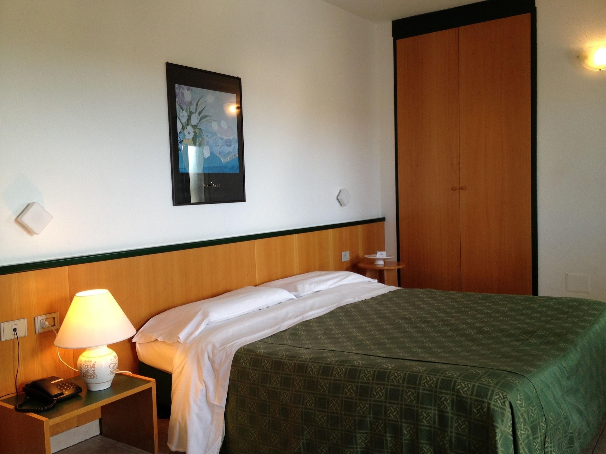אולביה Hotel Ambrosio La Corte מראה חיצוני תמונה