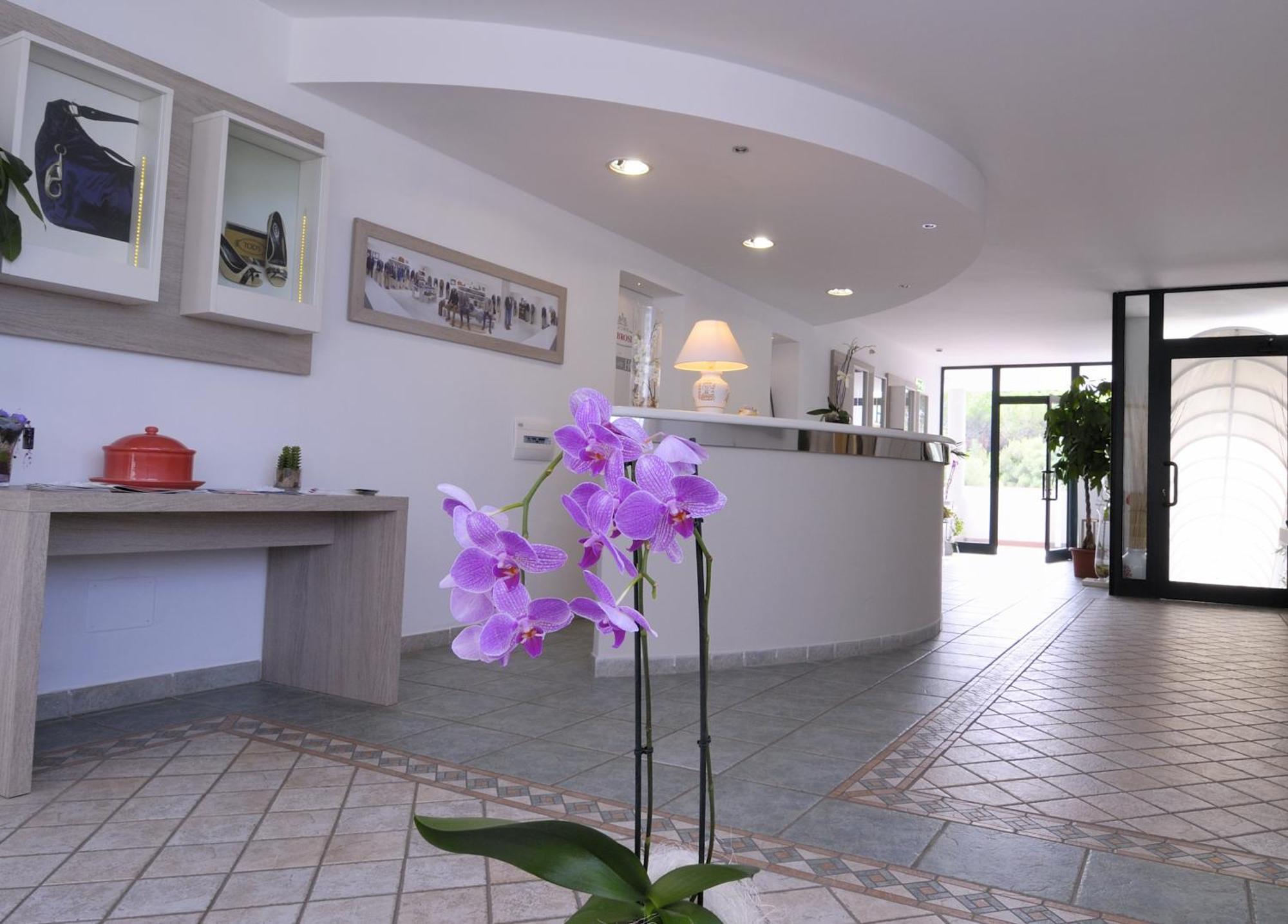 אולביה Hotel Ambrosio La Corte מראה חיצוני תמונה