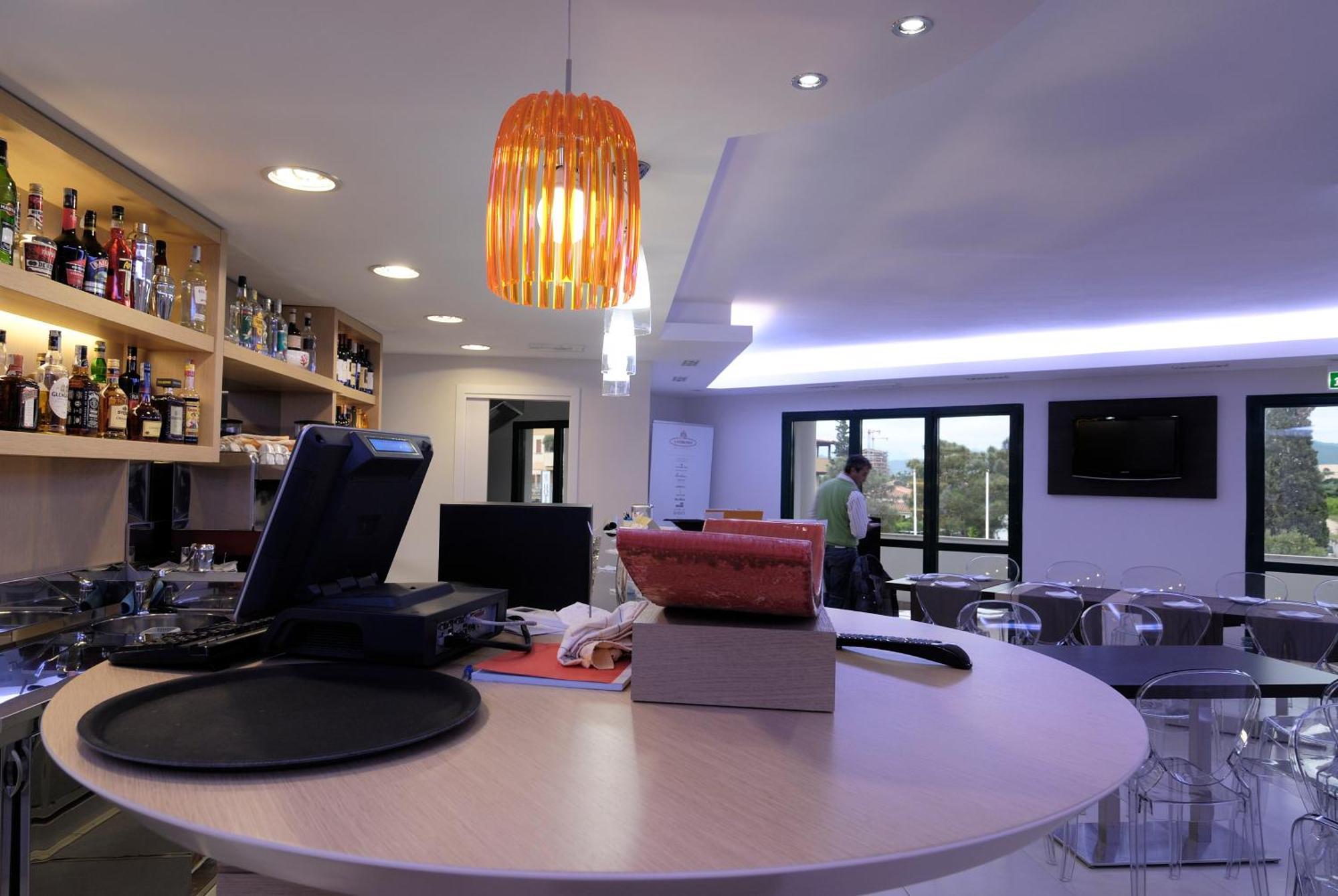 אולביה Hotel Ambrosio La Corte מראה חיצוני תמונה